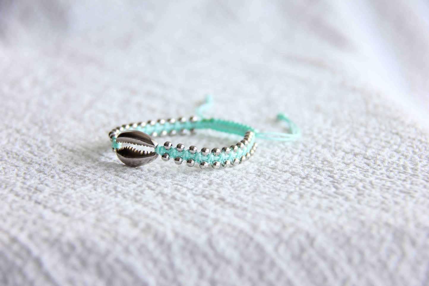 Neon Blue Shelly Bracelet, Shell Bracelet, Silver Beaded Bracelets, Minimal Silver Bracelet, Silver Jewelry, Minimal Bracelets