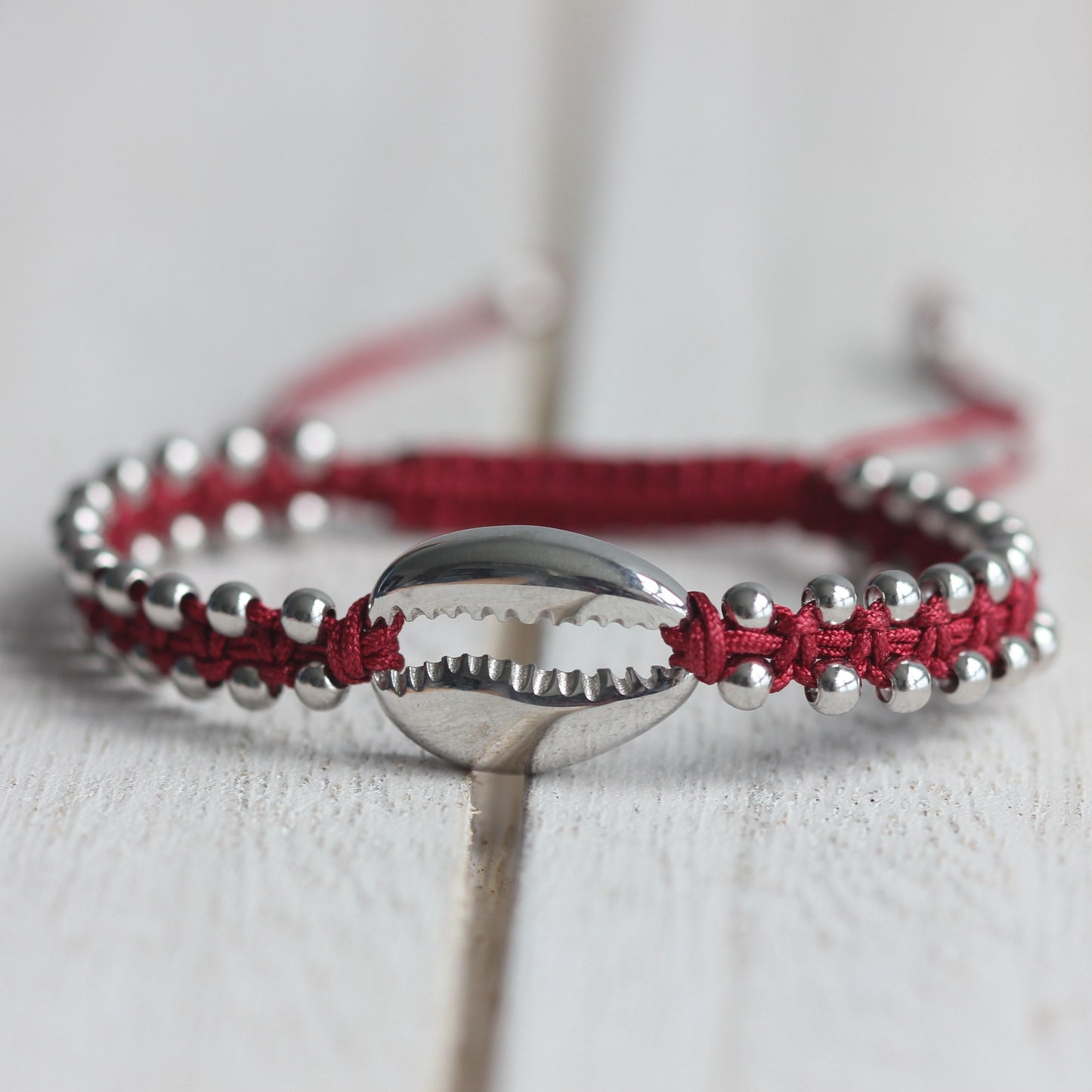 Red Shelly Bracelet, Shell Bracelet, Silver Beaded Bracelets, Minimal Silver Bracelet, Silver Jewelry, Minimal Bracelets