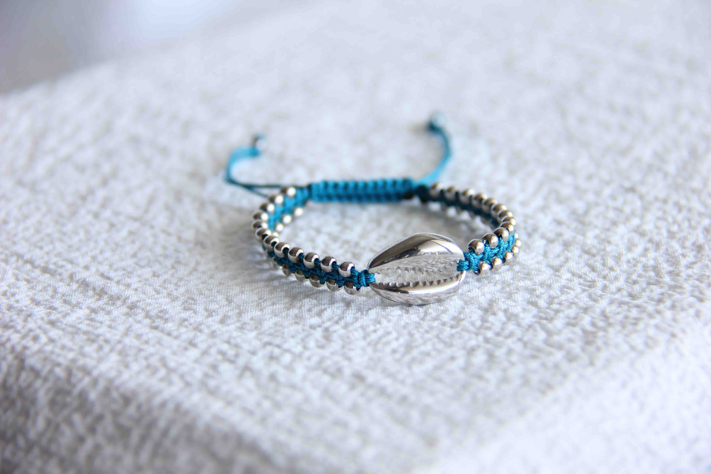 Neon Blue Shelly Bracelet, Shell Bracelet, Silver Beaded Bracelets, Minimal Silver Bracelet, Silver Jewelry, Minimal Bracelets