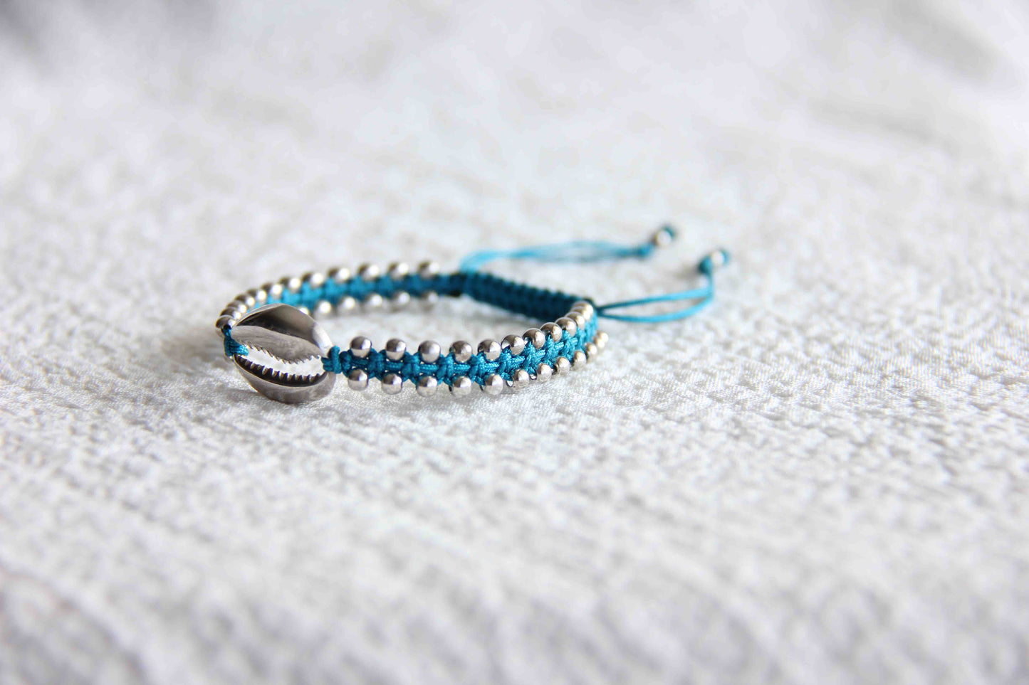 Neon Blue Shelly Bracelet, Shell Bracelet, Silver Beaded Bracelets, Minimal Silver Bracelet, Silver Jewelry, Minimal Bracelets